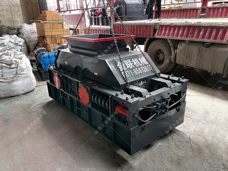 對輥破碎機(jī)破1噸礦石消耗多少電？